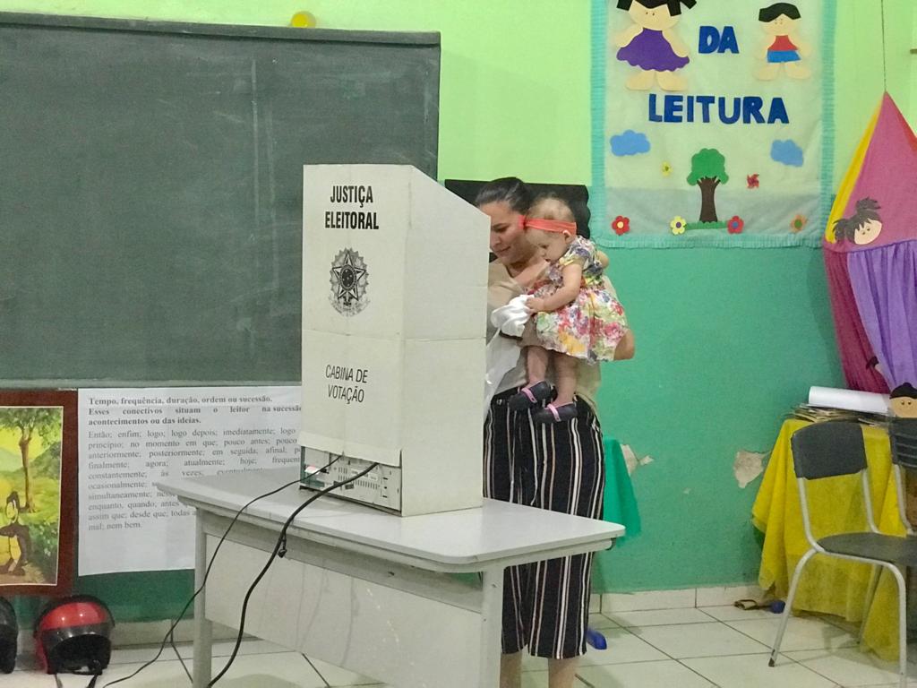 Janaína Furtado votou em Tarauacá, e declarou estar feliz por ser a primeira mulher candidata ao governo do Acre