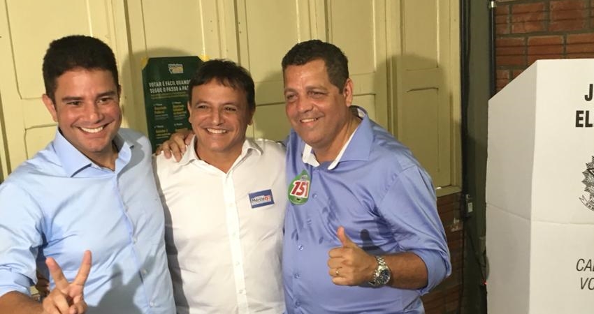 Márcio Bittar vota na Capital acompanhado de Gladson Cameli, Major Rocha e Sérgio Petecão