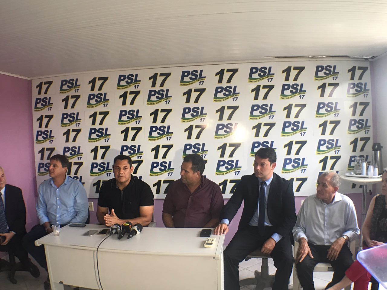 Em coletiva, MDB e PSL firmam compromisso de apoiar Jair Bolsonaro no segundo turno