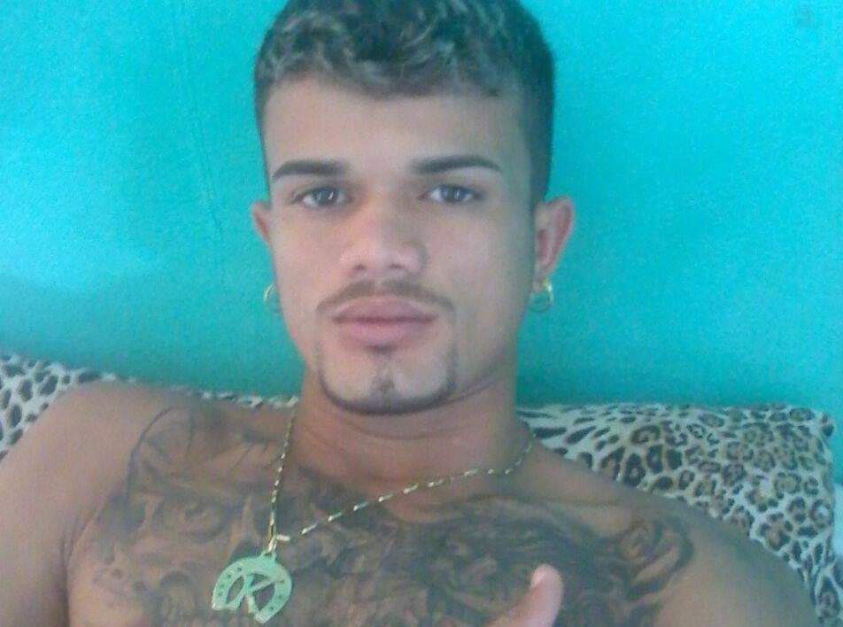 Jovem de 23 anos, conhecido como “Caveirinha”, é morto com mais de 12 tiros de escopeta