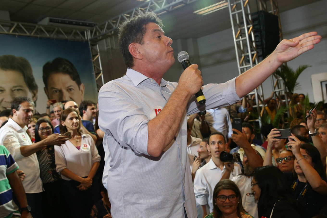Opinião: “Cid Gomes e PT podem se refugiar no Congresso. E o país? Foge para onde?”