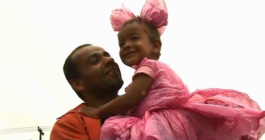 Sem dinheiro, pai usa sacolas de mercado e cria fantasia de princesa para filha ir a festa