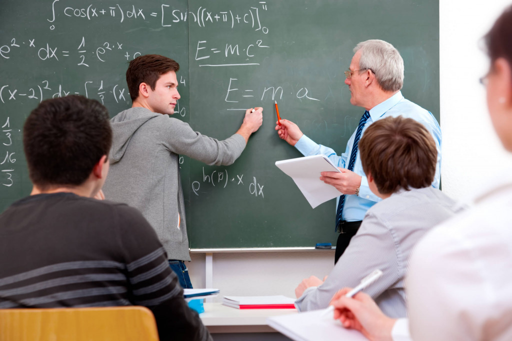 No Dia dos professores, docente relata desafios e alegrias de continuar na profissão