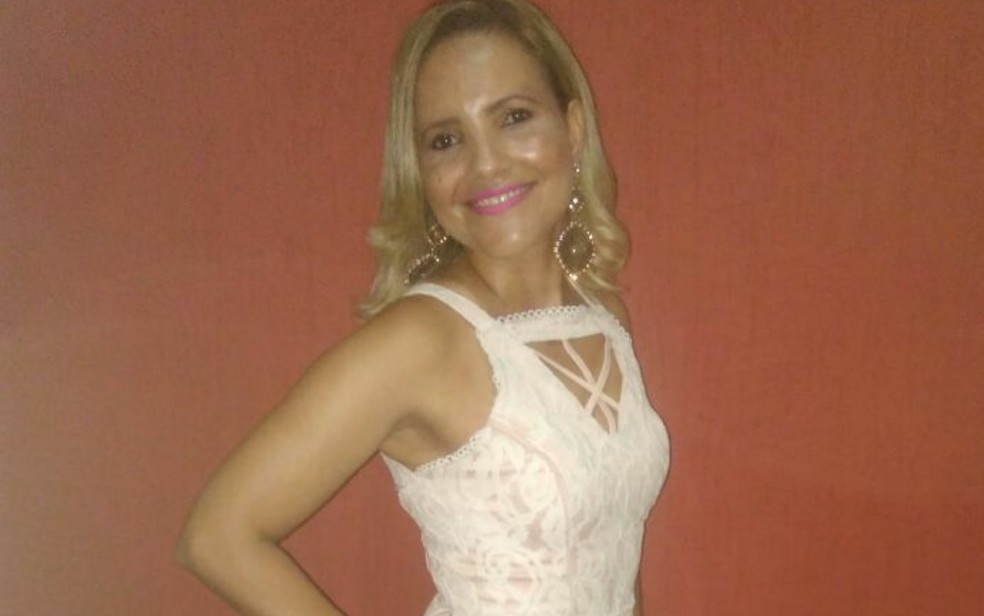 Bebê é encontrado vivo junto ao corpo da mãe dentro de casa; marido da vítima é considerado suspeito