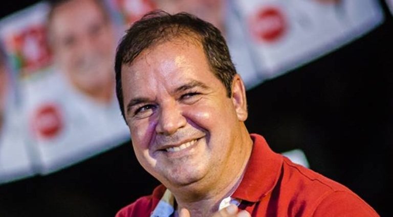 Ex-governador Tião Viana tem o Facebook hackeado e faz propaganda de cuecas