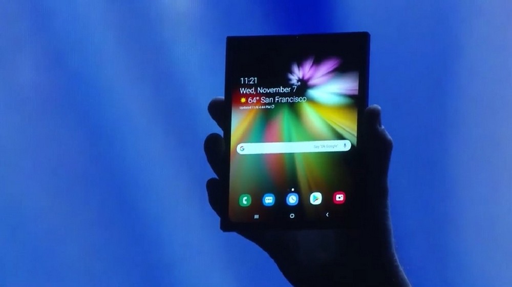 Samsung sai na frente e lança smart com tela dobrável; veja tudo