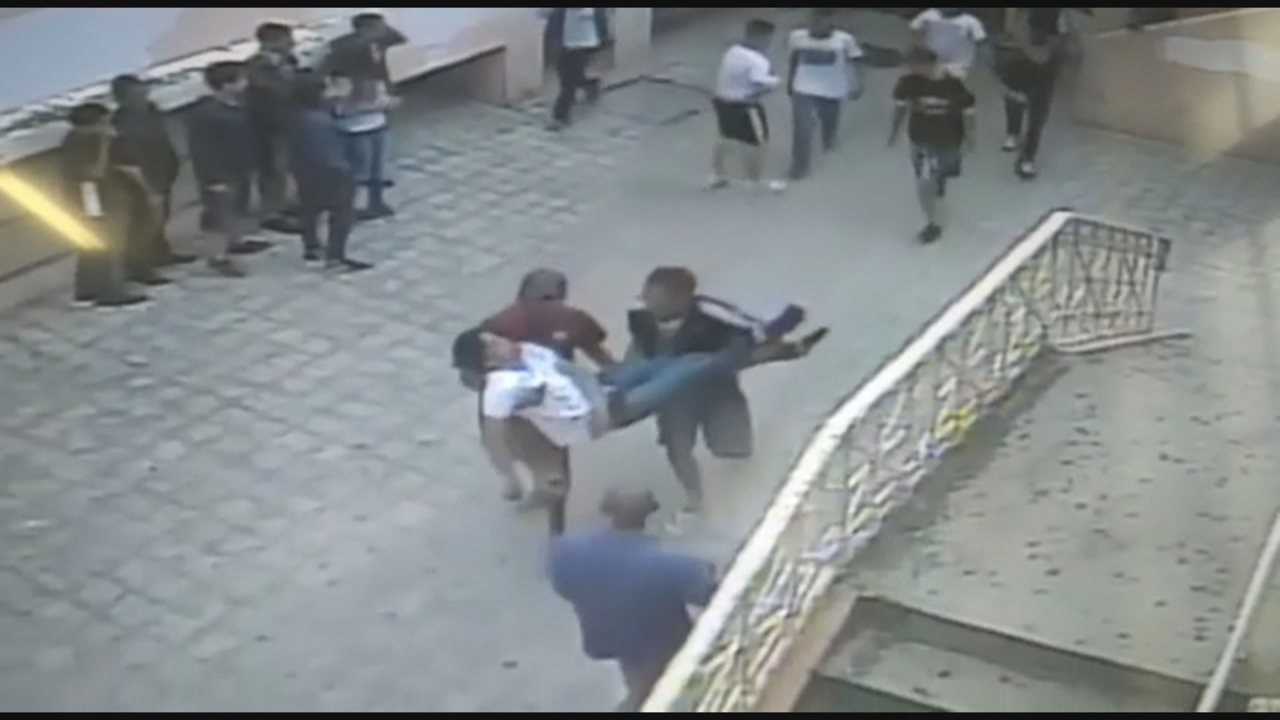 Morre aluno espancado dentro de escola de BH: ‘Por causa de um drible’