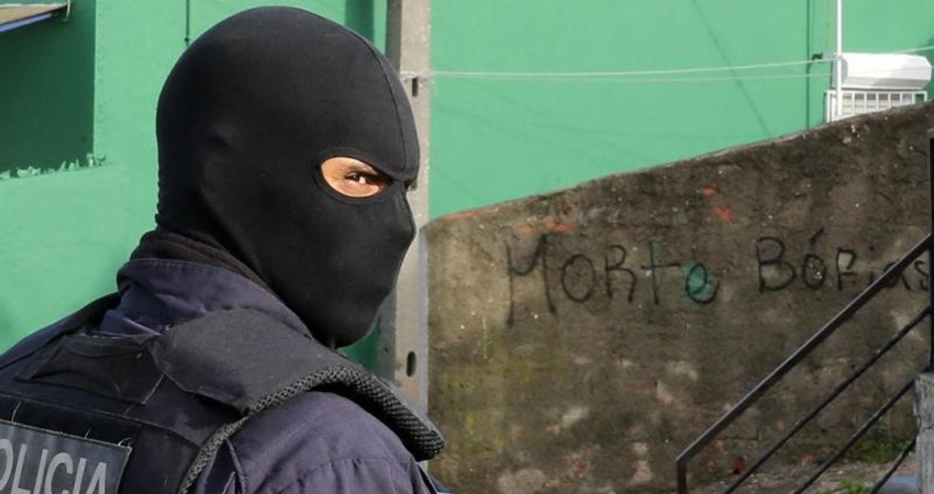 Após fuga de presos se passando por agente penitenciário, portaria proíbe uso de capuz