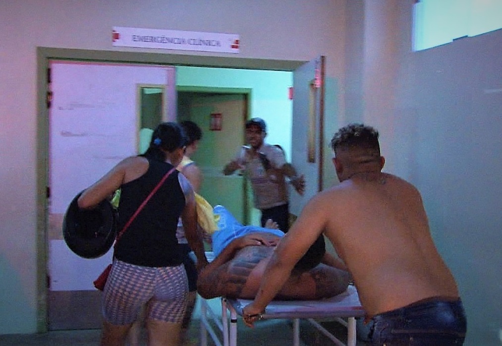 Criminosos atiram contra grupo de pessoas no bairro Cadeia Velha; duas são feridas