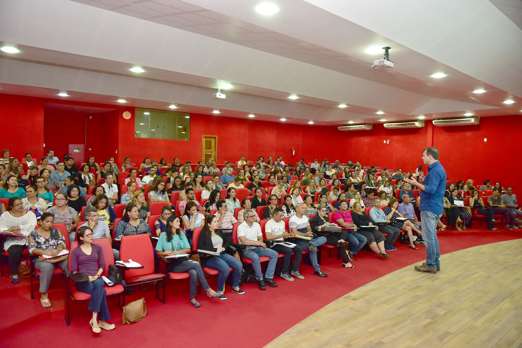 Prefeitura de Rio Branco realiza formação para candidatos a gestores de escolas