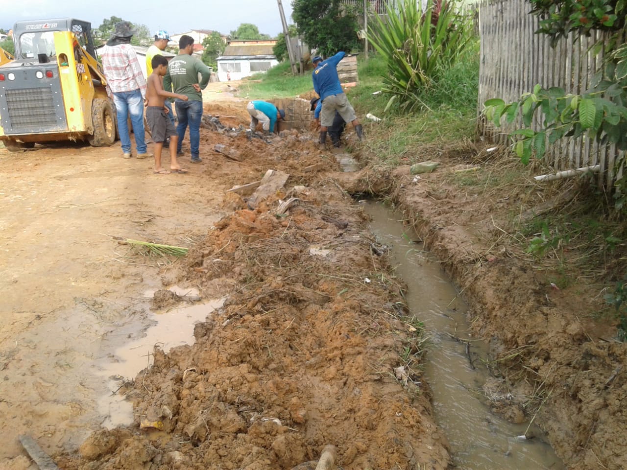 Prefeitura de Sena segue com serviço de limpeza das ruas para evitar alagamentos