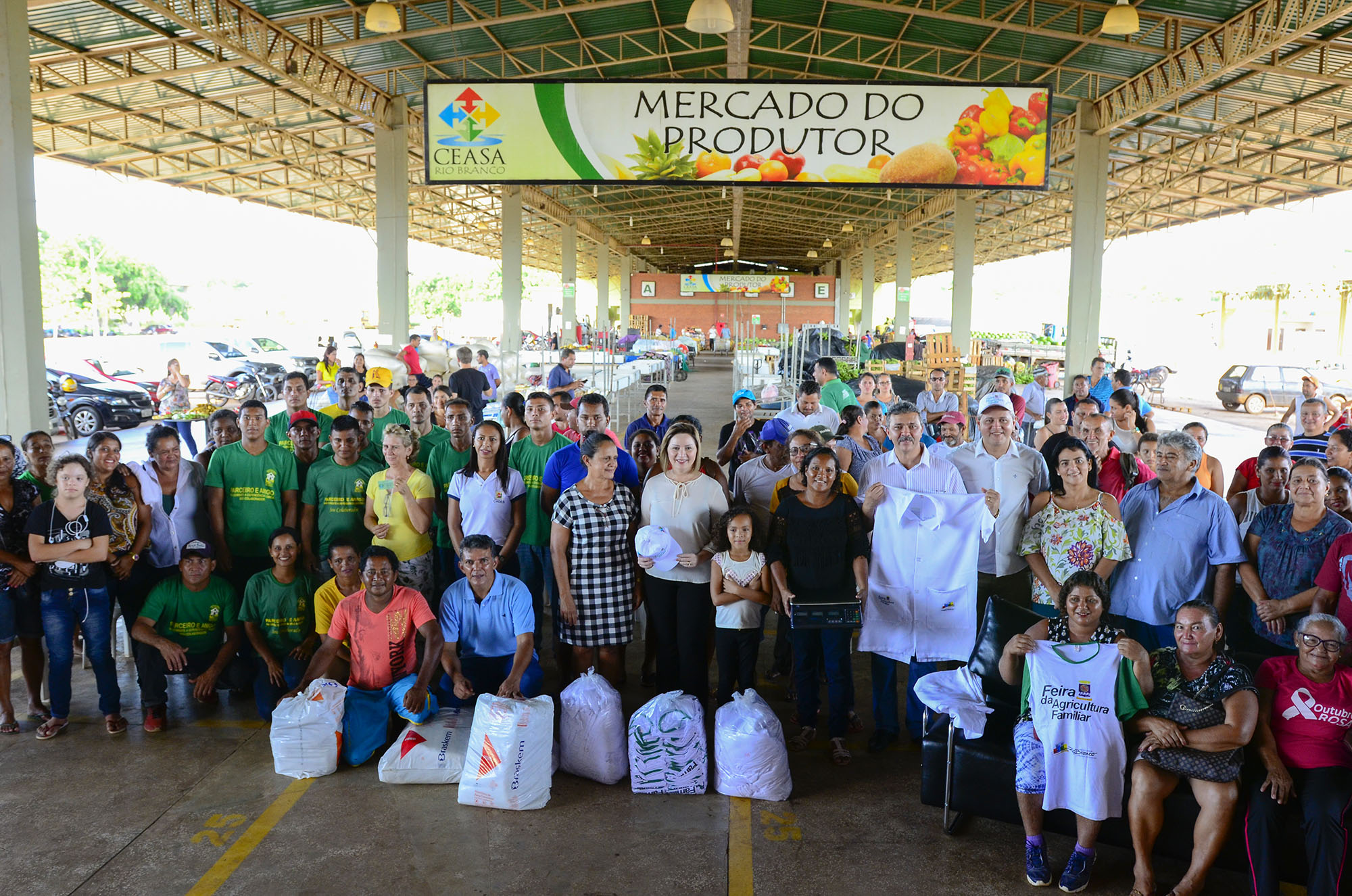 Socorro Neri entrega kits para agricultura familiar e instituições sociais