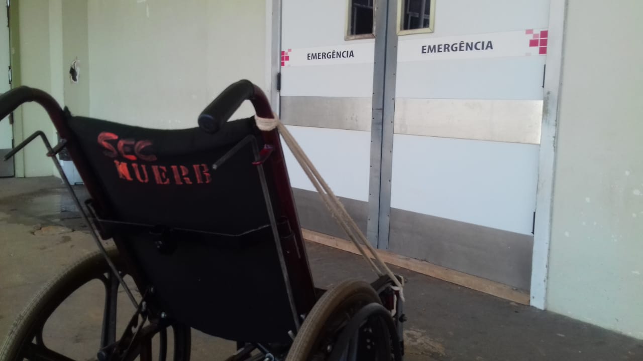 Familiares de paciente denunciam péssimas condições de cadeiras de rodas no Pronto Socorro