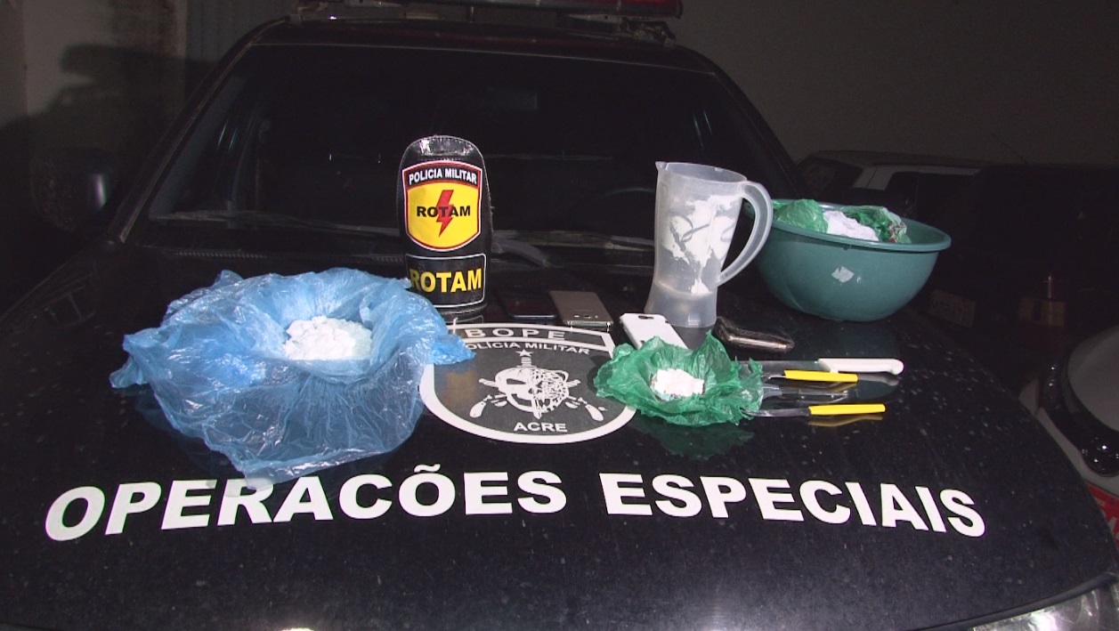 Polícia fecha boca de fumo e prende, em flagrante, monitorado por tornozeleira eletrônica