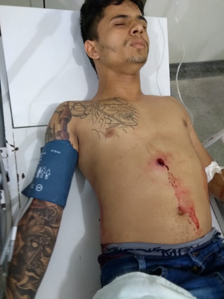 Assaltante leva tiro ao tentar roubar arma de policial que estava à paisana