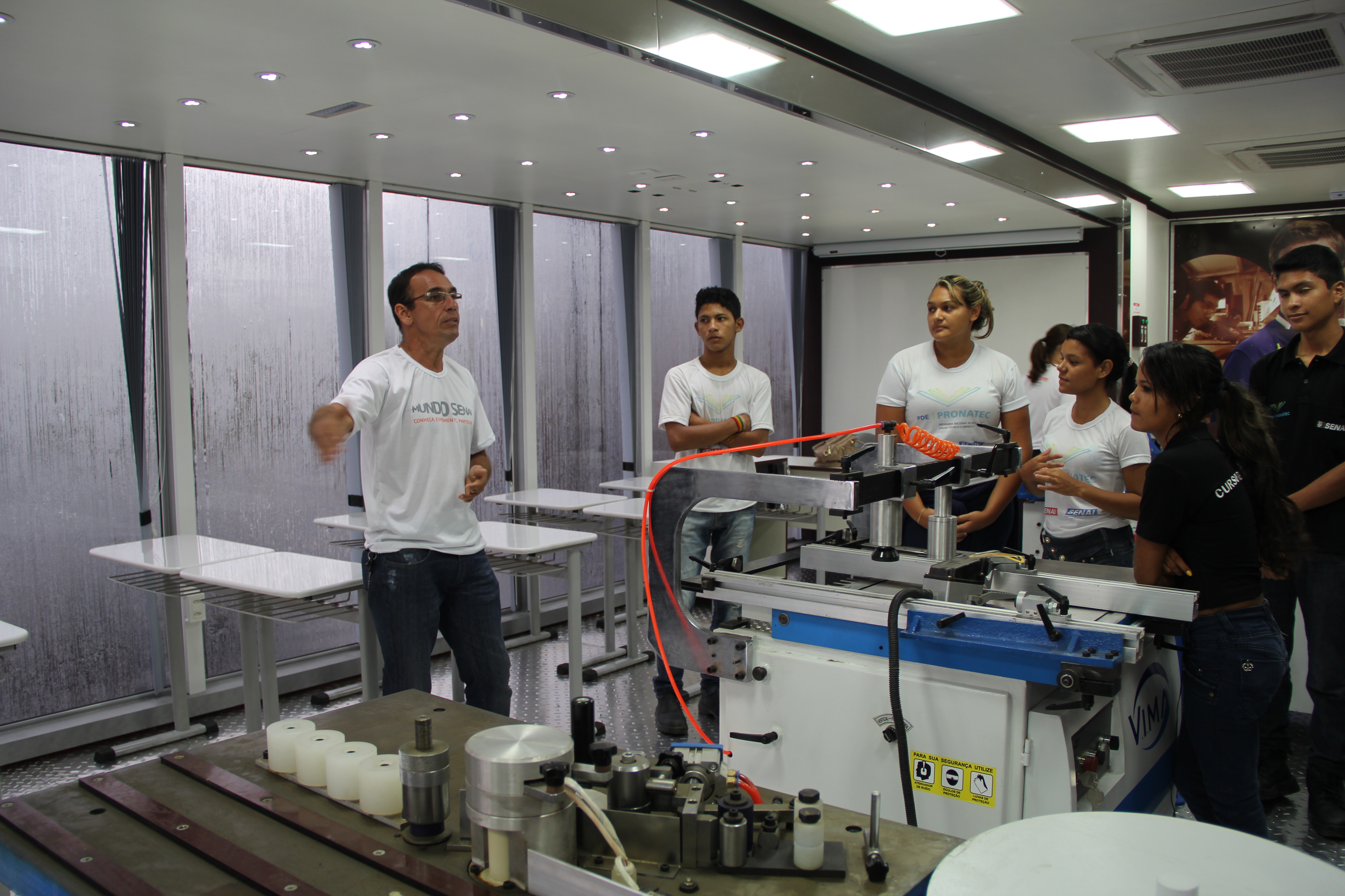 Mundo SENAI: Inteligência artificial ajuda jovens a escolher profissão