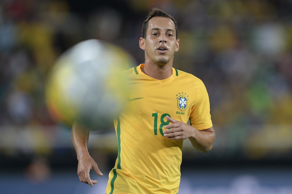 Sem o título do Brasileirão, Flamengo pensa em 2019 e mira Rodriguinho para vaga de Paquetá