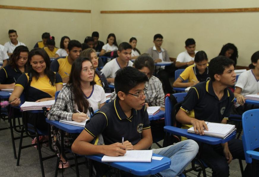 Curso Aprovação realiza concurso de bolsas para alunos de escolas públicas da capital