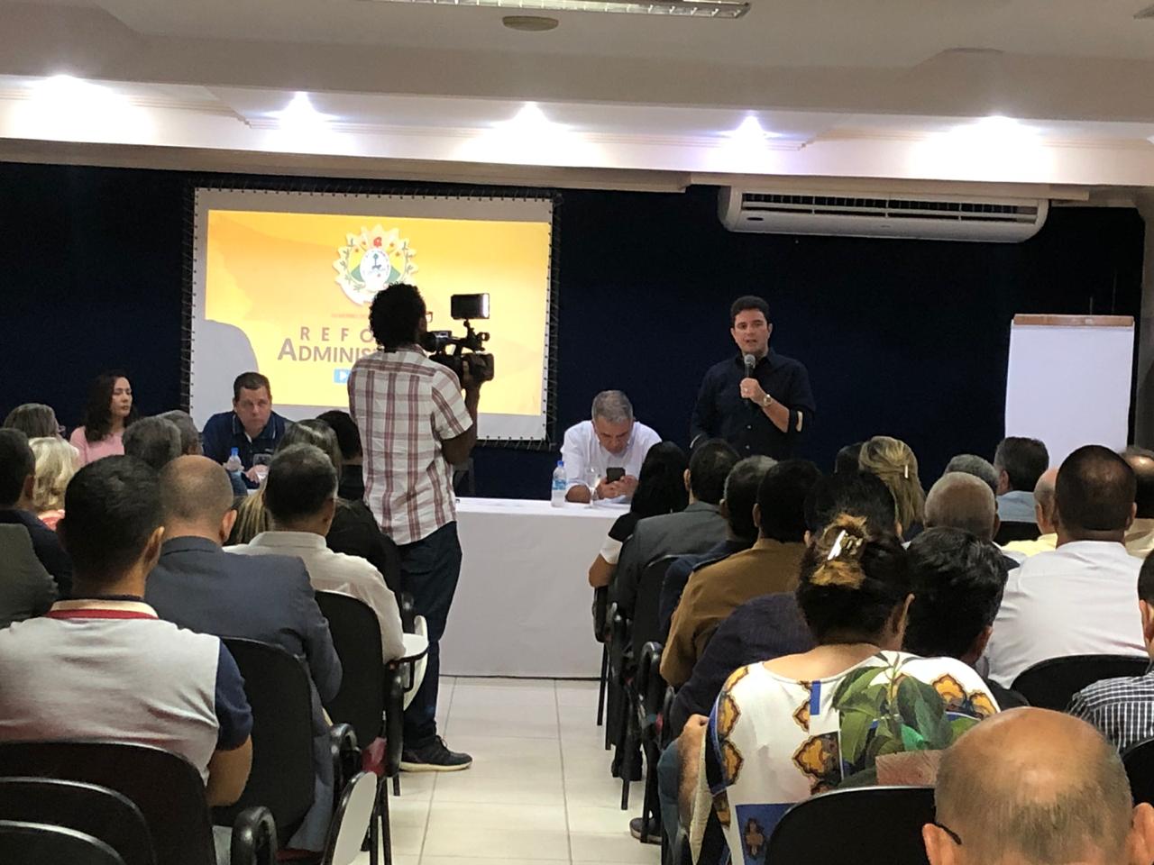 Cameli apresenta reforma administrativa para deputados, senadores e secretários