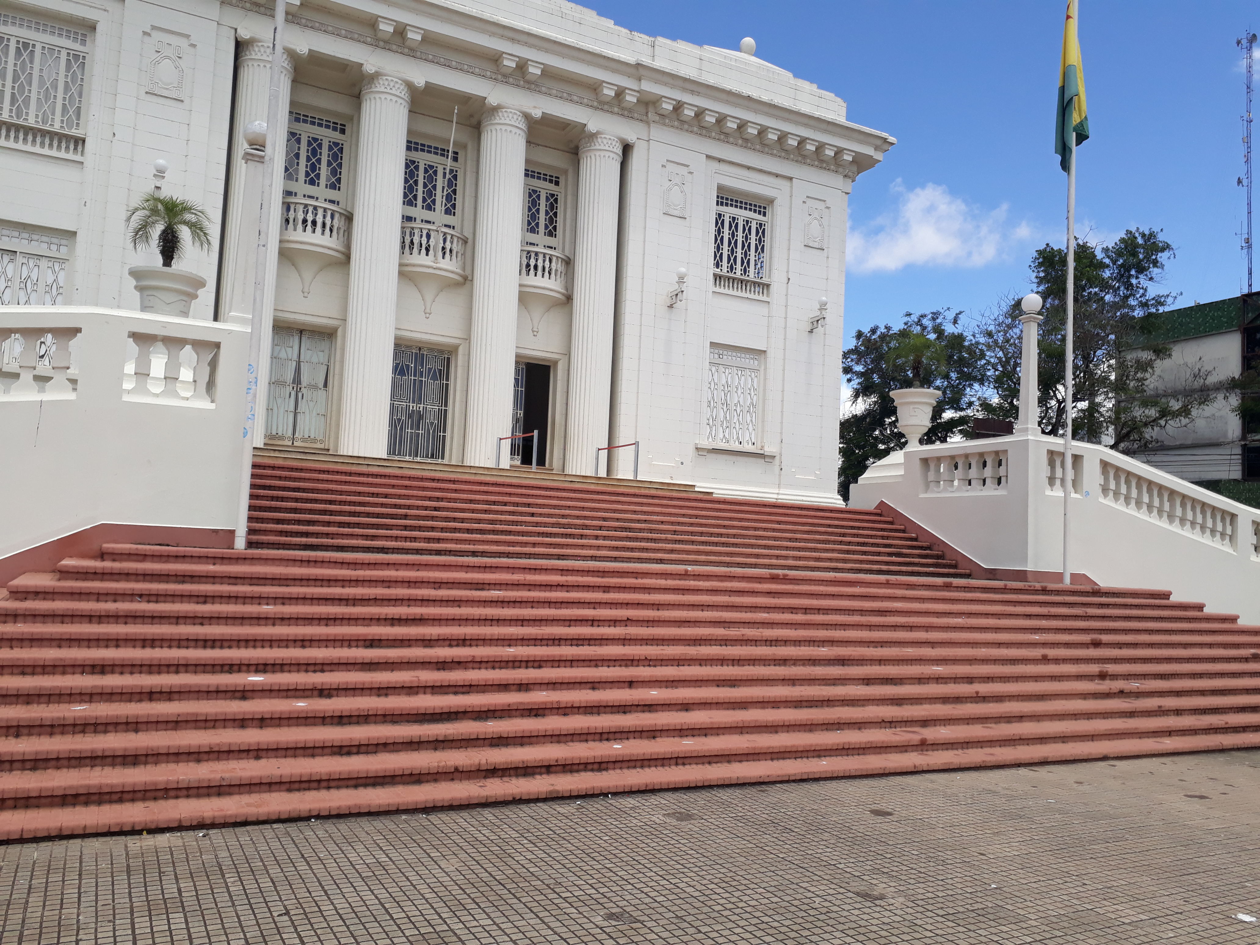 Palácio Rio Branco, onde Gladson receberá faixa de governador, está abandonado pelo Poder Público