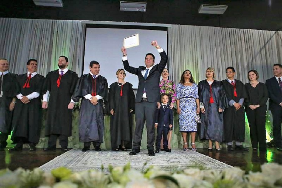 Diplomação de candidatos eleitos tem coro contra o PT e lágrimas de emoção; veja imagens