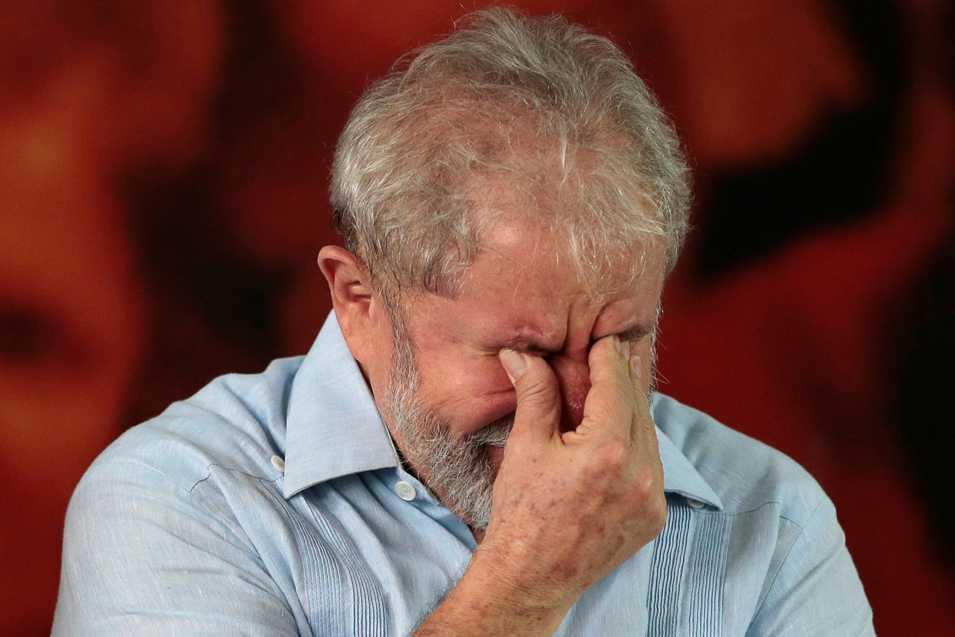 STF autoriza saída de Lula para velar irmão, mas corpo já havia sido enterrado STF autoriza saída de Lula para velar irmão, mas corpo já havia sido enterrado