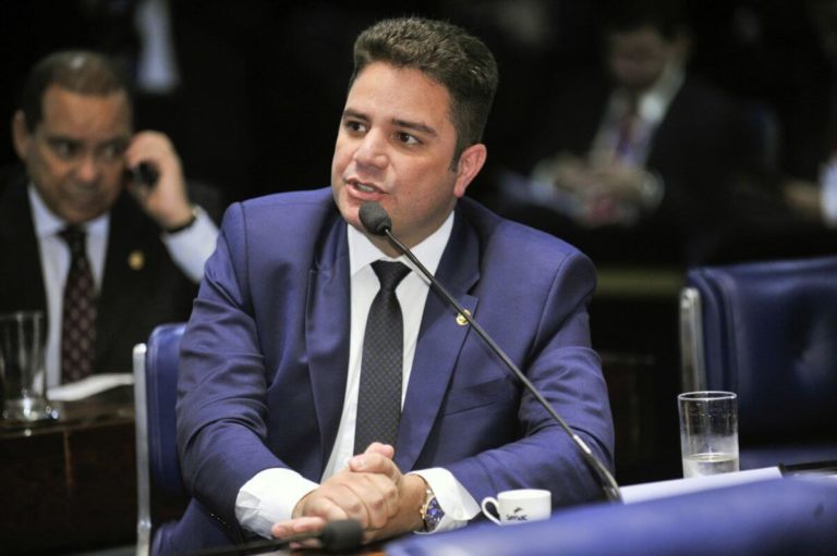 Governador diz que não pode perder tempo e garante ação emergencial nas estradas