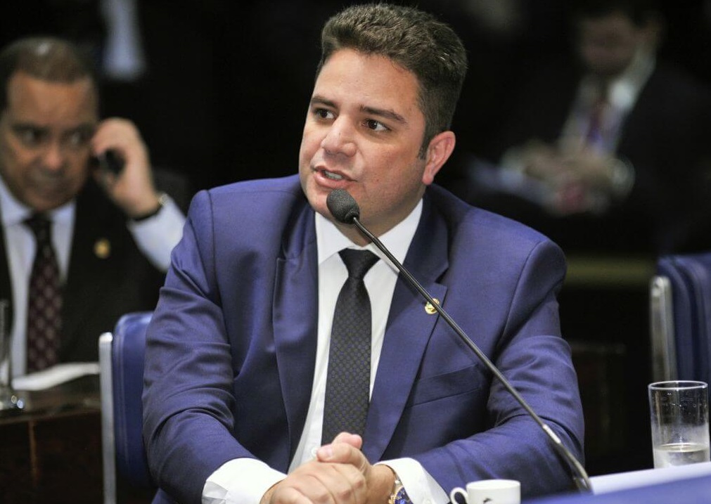 Deputados suspendem sessão e reforma administrativa será votada na quarta-feira