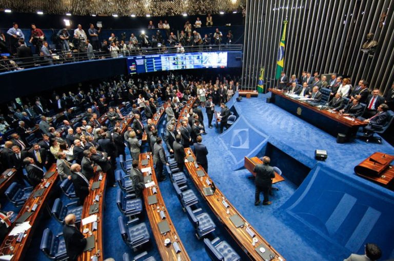 Posse no Legislativo e volta do Judiciário: comece o dia informado