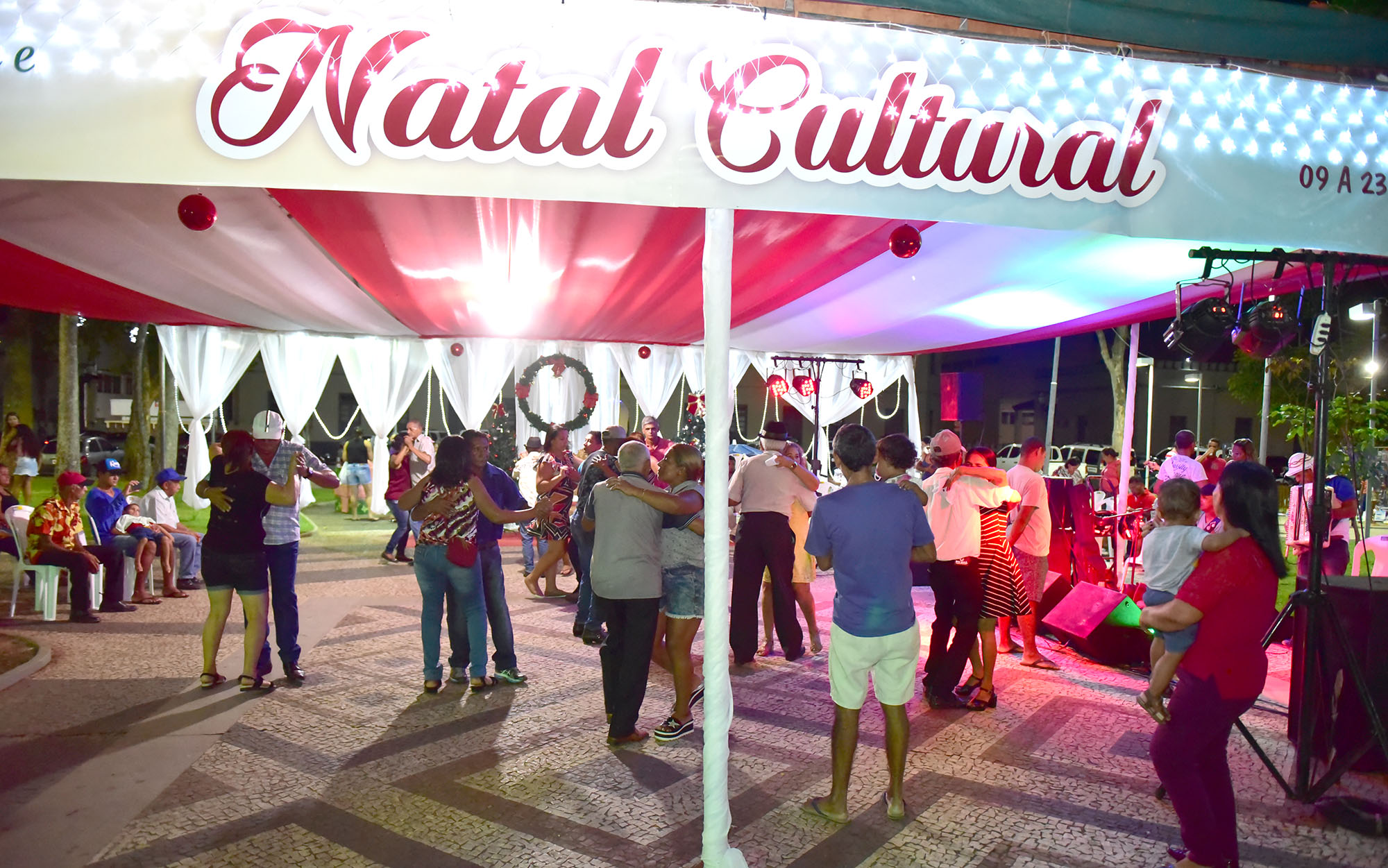 Projeto Senadinho anima Natal Cultural na Praça da Revolução, em Rio Branco