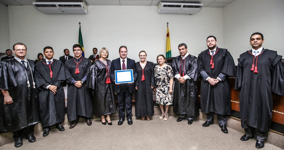 Governador Tião Viana é homenageado pelo Tribunal Regional Eleitoral do Acre