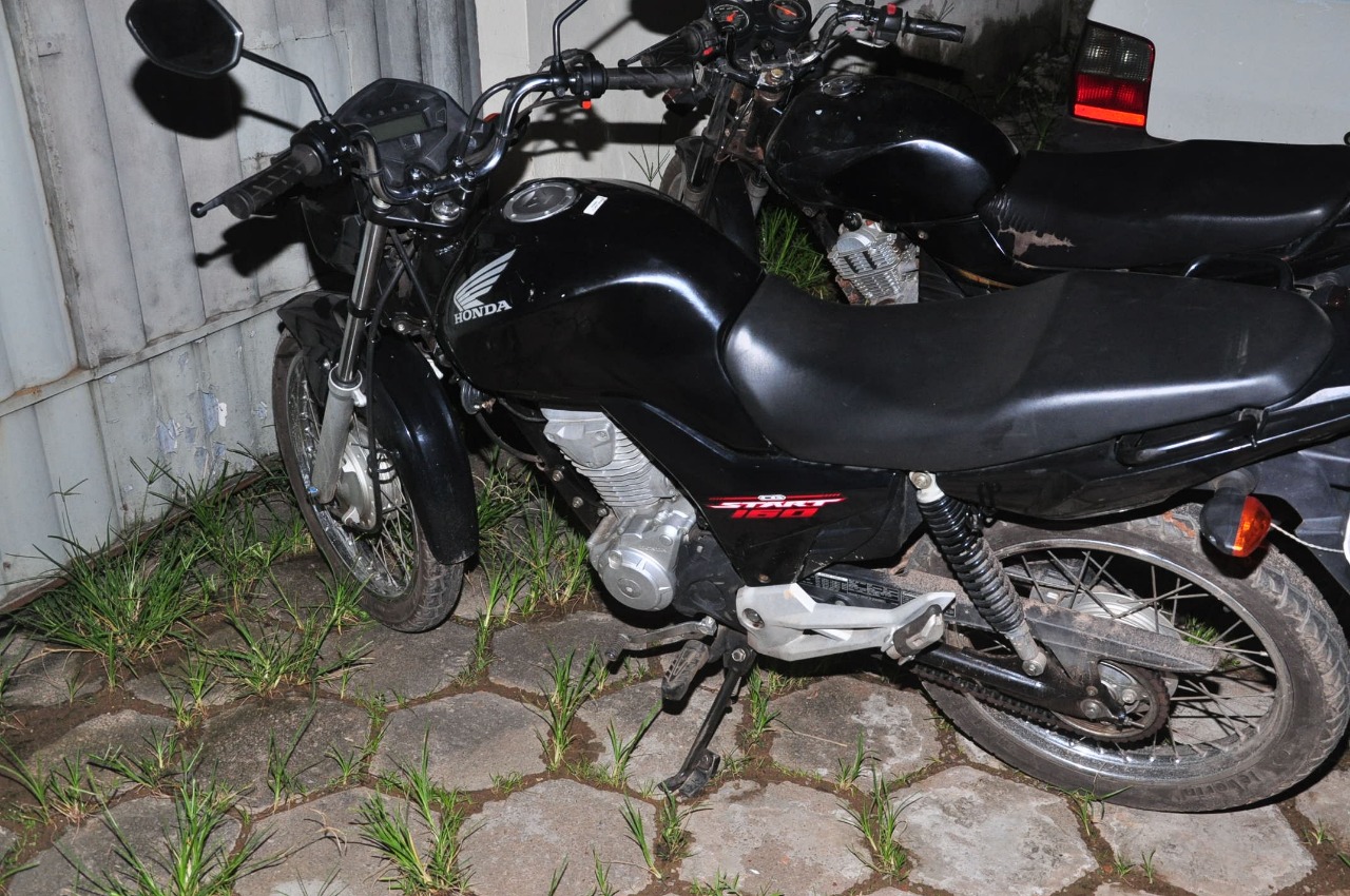 Polícia recupera moto roubada minutos após o assalto no bairro João Eduardo