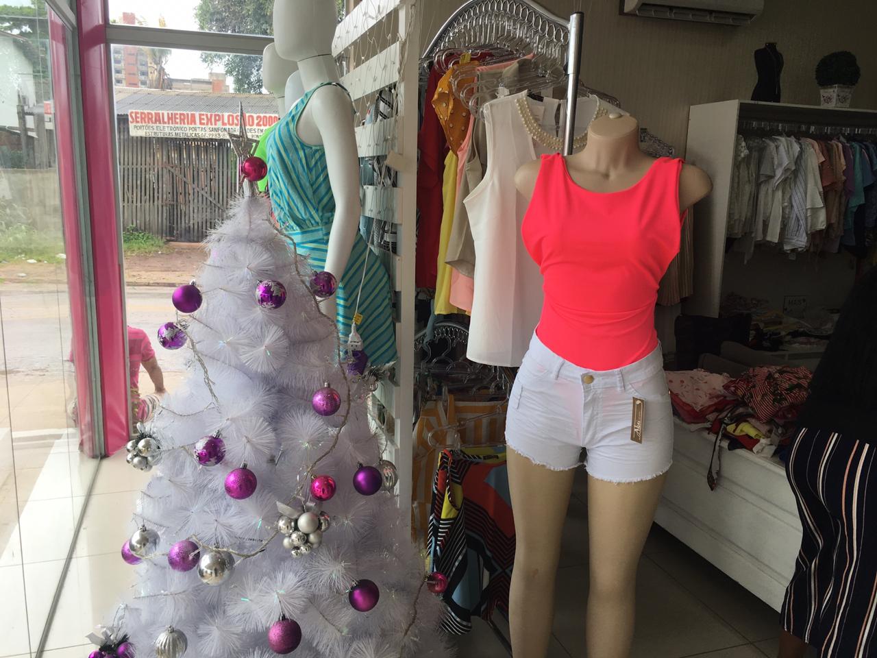 Loja Closet Tropical oferece coffe break com ofertas imperdíveis de peças femininas