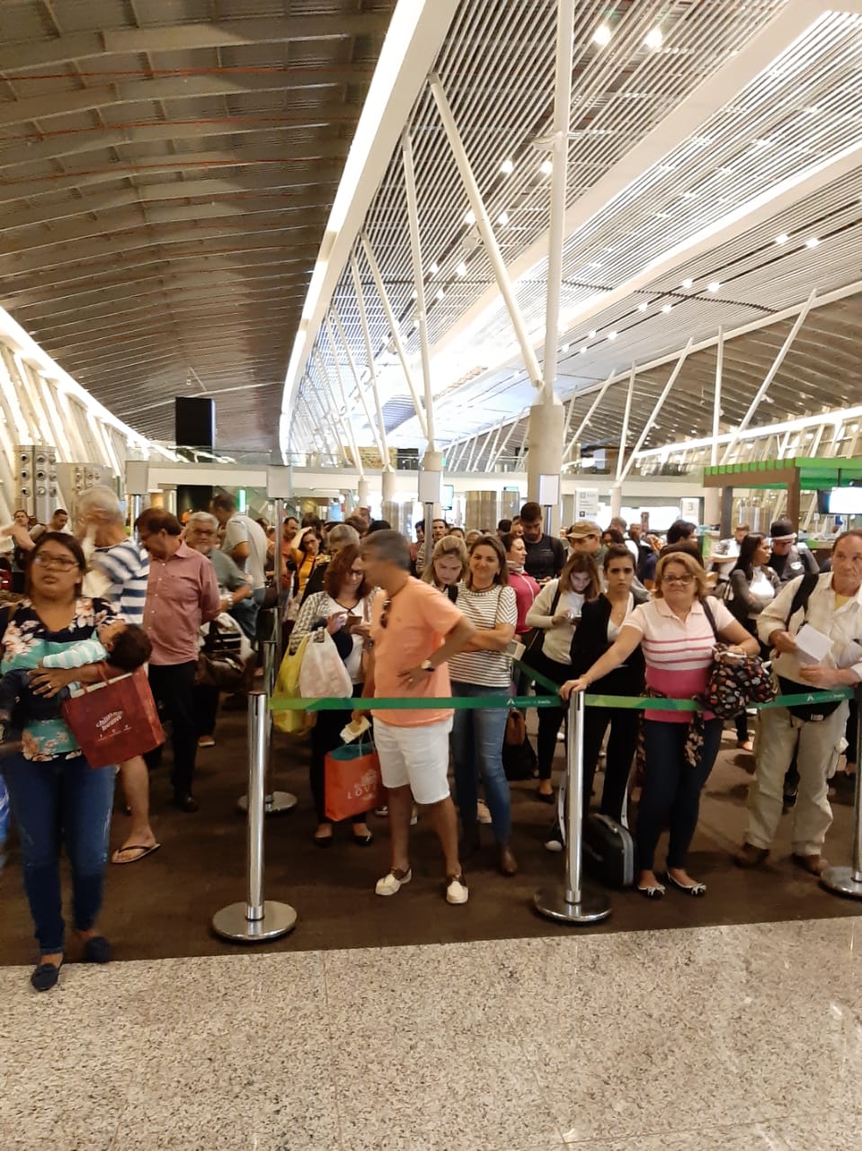 Mau tempo obriga Gol a reduzir passageiros de voo de Brasília para o Acre