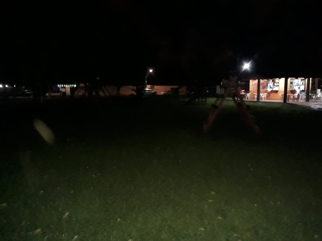 Ladrões furtam fios e cabos, deixando praça pública no escuro, no bairro Tucumã