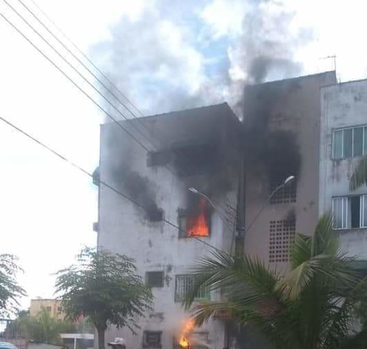 Botija explode e causa incêndio em prédio no Manoel Julião; pessoas ficaram feridas