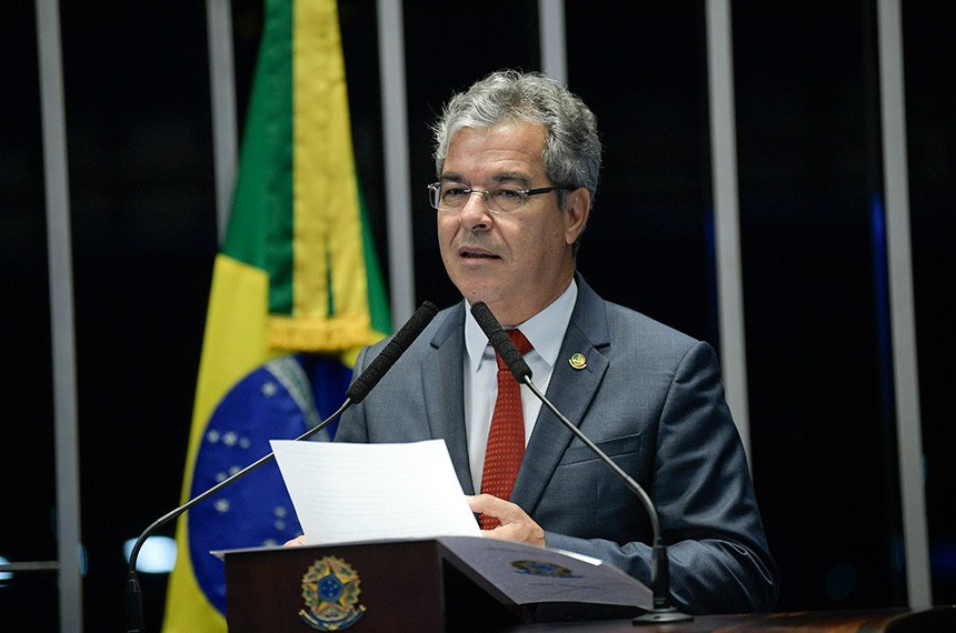 “Ajudei a mudar a política no Acre”, diz Jorge Viana em último discurso no Senado