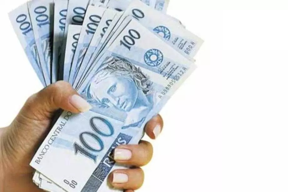 Tião Viana deixou de pagar servidores efetivos para agraciar comissionados com salário de dezembro e 13º