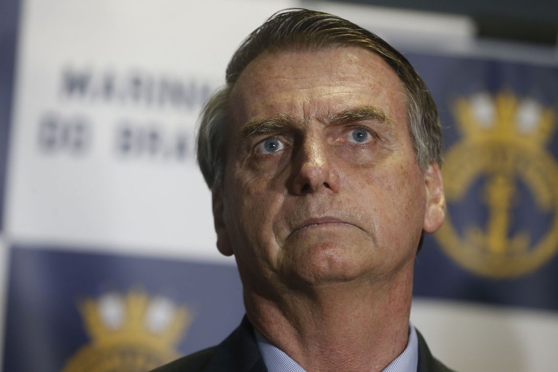 Bolsonaro elogia coordenador do Enem e critica doutrinação em escolas