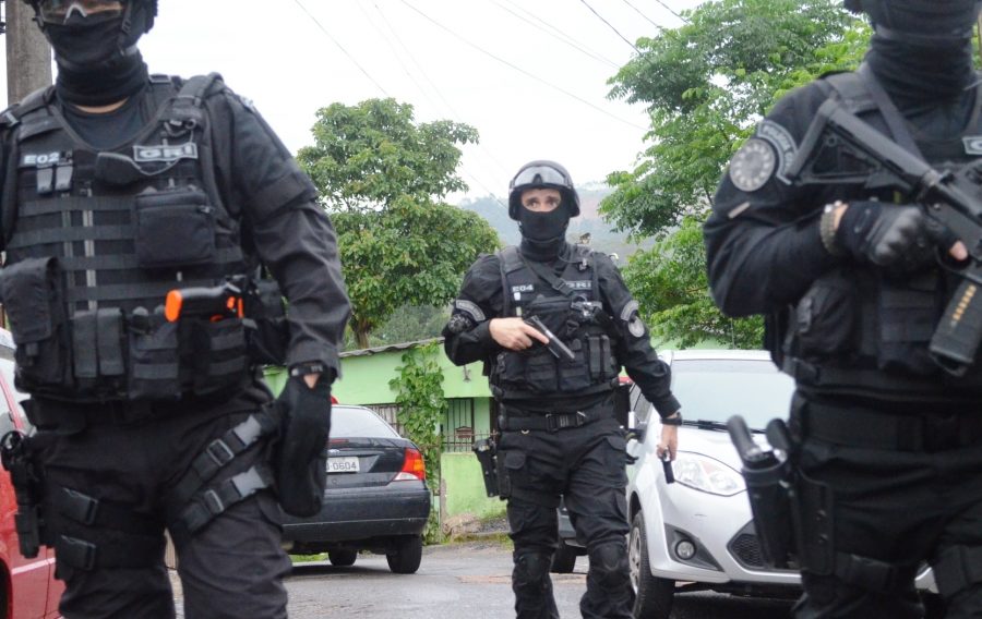 Diniz apresenta anteprojeto que dá desconto de 25% aos policiais na compra de armas, coletes e munições
