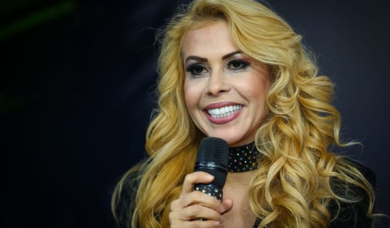 Filha e ex-assessora de Joelma são processadas por supostas dívidas da cantora