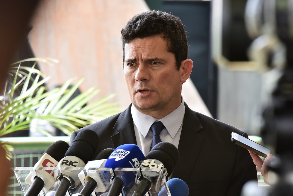 ‘Não cabe a mim dar explicações sobre isso’, diz Moro sobre ex-assessor do filho de Bolsonaro