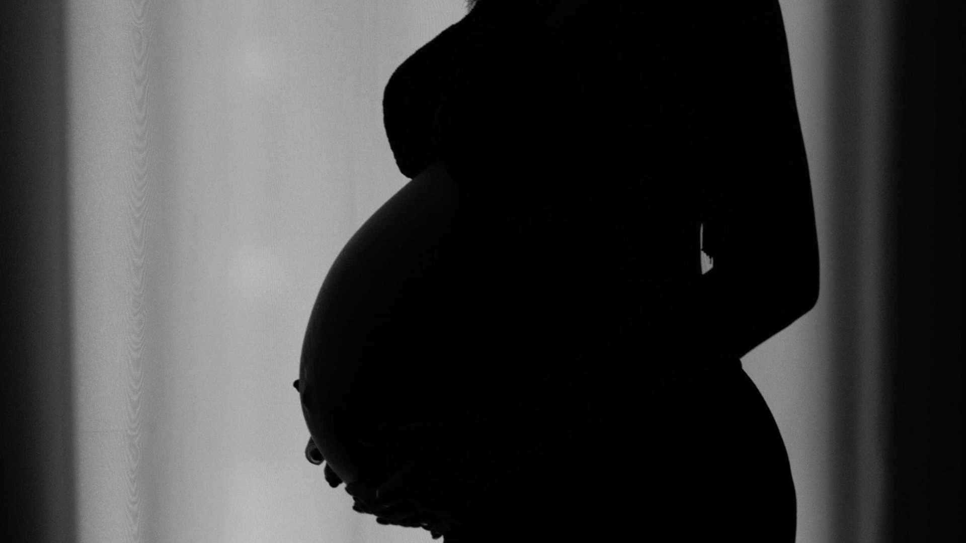 Grávida cai de sacada de prédio após brigar com marido