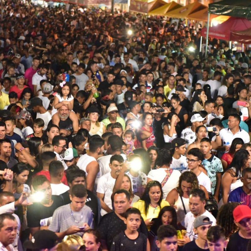 Na capital, acreanos "vestiram-se de paz" e celebraram chegada do ano novo; confira fotosdesta