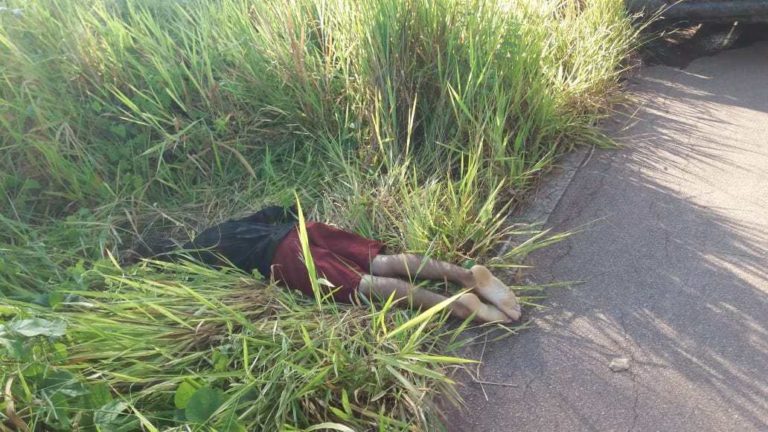 Homem é achado morto com cinco tiros nas costas, na Estrada do Mutum, em Rio Branco