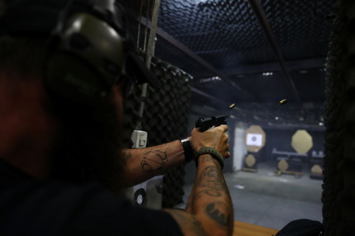 Para ter uma arma em casa, o gasto mínimo é de R$ 3,7 mil; entenda o que precisa Para ter uma arma em casa, o gasto mínimo é de R$ 3,7 mil; entenda o que precisa