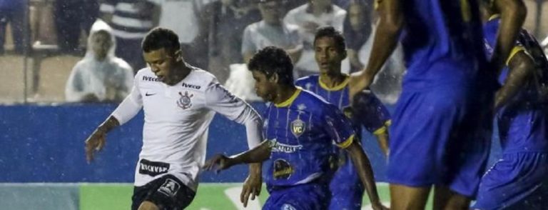 Lição Galvez x Palmeiras: Corinthians paga passagens de volta de adversário eliminado