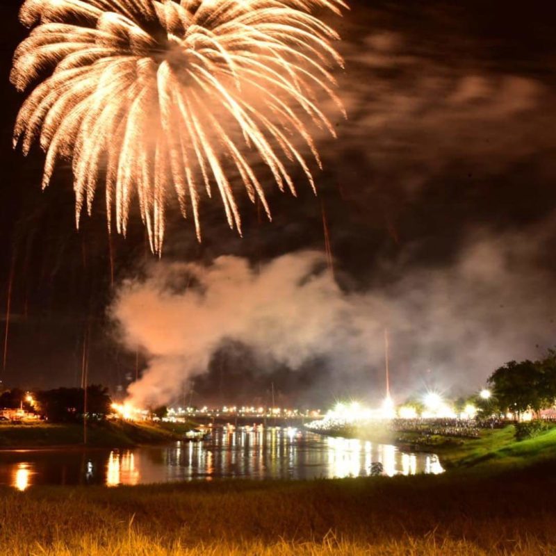 Na capital, acreanos "vestiram-se de paz" e celebraram chegada do ano novo; confira fotosdesta