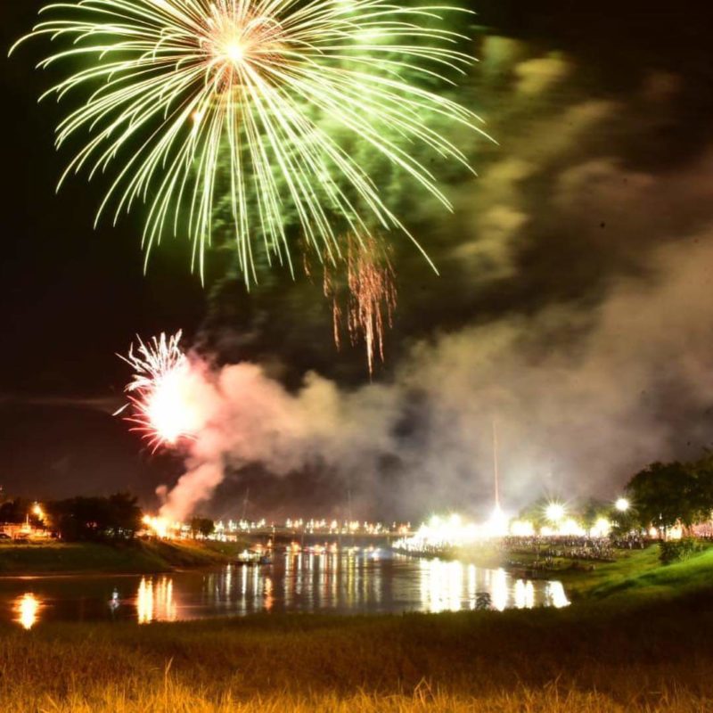 Na capital, acreanos "vestiram-se de paz" e celebraram chegada do ano novo; confira fotosdesta