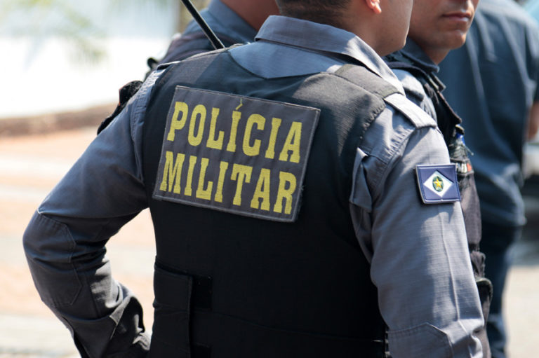 Homem que xingou policiais é condenado a prestar serviços à comunidade